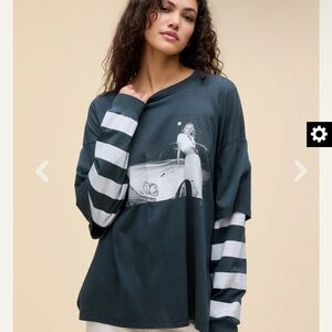 🧡 Daydreamer Blondie Graphic Tee in Charcoal